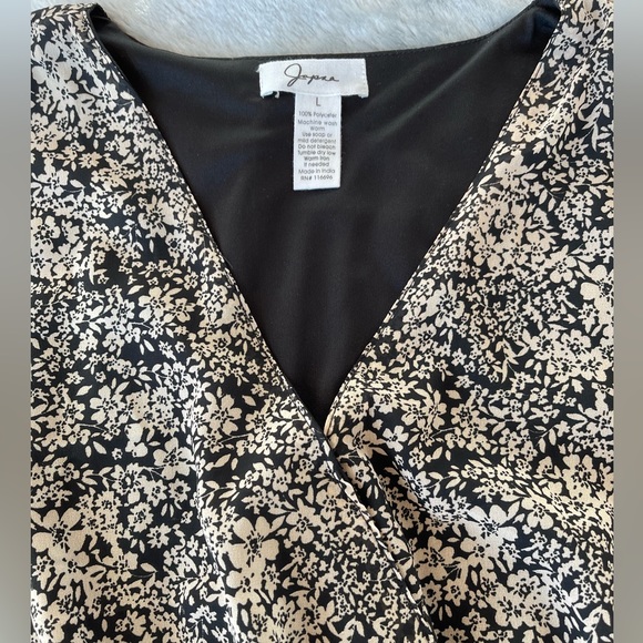 Jopna Top with Elastic Waist and Peplum Cross Front in Black and Tan Floral. - Picture 2 of 11